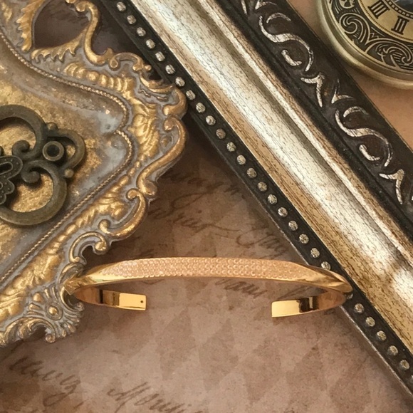 KATE SPADE • Gold Raise The Bar Cuff Bracelet - Picture 3 of 3
